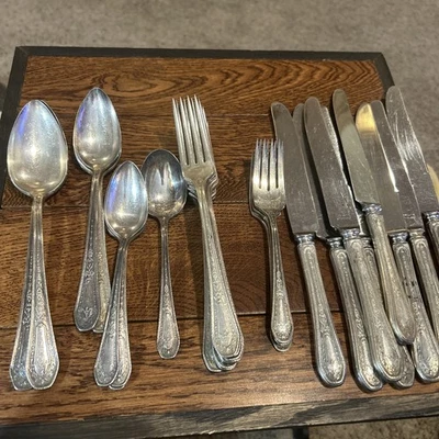 Hampton Court Community Plate 1926 Flatware Silverplate 29 Pieces Onieda - Image 1 of 4