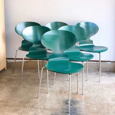 Juego de 6 sillas hormigas danesas vintage de Arne Jacobsen en verde 1974 Foto 1 de 4