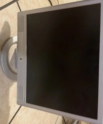 HP VS15 15" LCD VGA Monitor With Built In Speakers Gaming Retro Monitor No Cable - Image 1 of 3