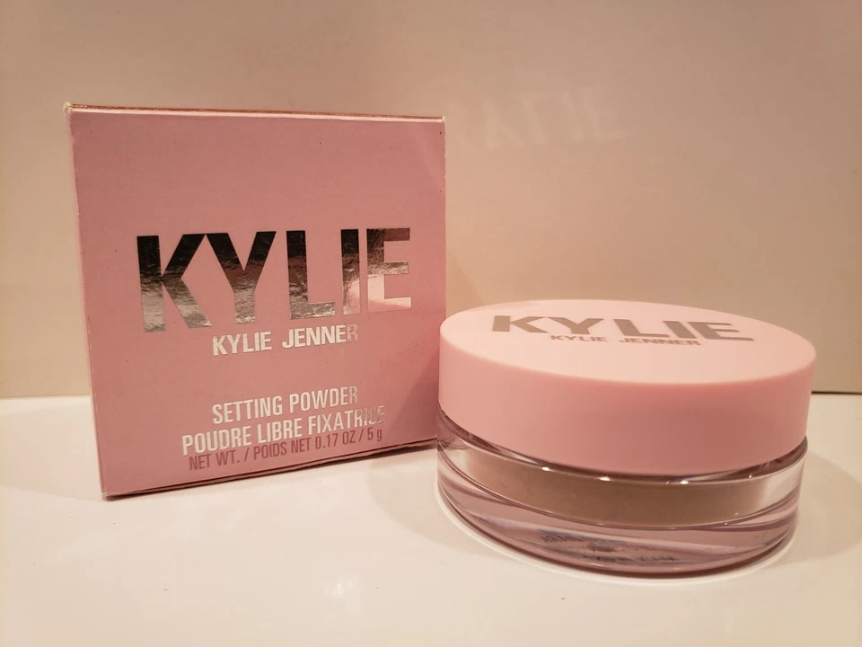 Kylie Jenner ~ Polvo fijador ~ #600 oscuro profundo ~ 0,17 OZ ~ NUEVO EN CAJA Foto 1 de 1