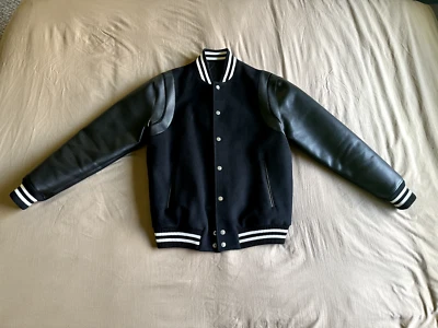 Chaqueta de bombardero Balmain para hombre *como nueva *precio original $2,950 Foto 1 de 4