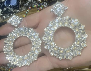 Eye Candy goldfarbene Ohrringe Strass 2" baumelnd rund durchbohrt - Bild 1 von 4