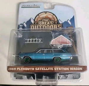 Greenlight Chase 1969 Plymouth Satellite Wagon Great Outdoors Green Machine - Picture 1 of 13