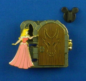 Prendedor Bella Durmiente Maléfica Puertas a Disney LE OC Disney # 120192 - Imagen 1 de 6