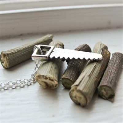 Collana SEGA da falegname Argento con ciondolo e catena Acciaio inox lavoro Uomo - Immagine 1 di 4