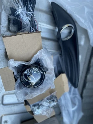 For 2014 2015 2016 2017 2018 Ford Fiesta Fog Lights Front Bumper Lamps+Bulbs - Image 1 of 3