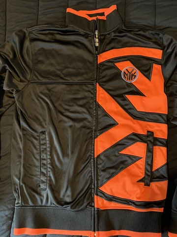 New York Knicks Zip Up Hoodie sweatshirt Black and Orange. NBA  Kids LARGE Cover