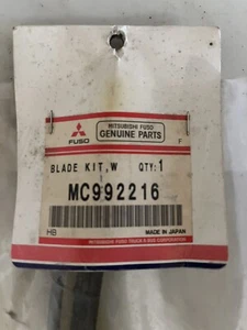 MC992216 Windshield Wiper Blade Assembly Mitsubishi FUSO - Picture 1 of 3