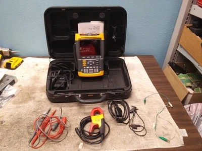 Medidor de alcance a color Fluke 199C canales dobles 200 MHz 2,5 GS/s batería nueva Foto 1 de 4