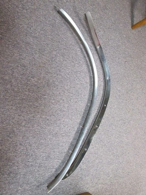 1965/66 Pontiac Catalina Bonneville Grand Prix LH & RH Front Wheel Well Moldings - Изображение 1 из 4