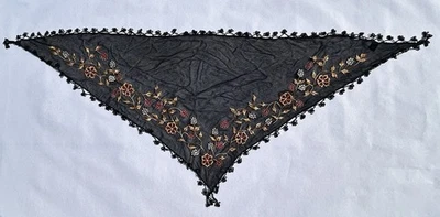 Mantón triangular vintage con cuentas negras bordado diseño floral Foto 1 de 4