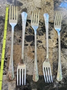 LOT OF 5 VINTAGE 1940 AVALON AKA CABIN SILVERPLATE GRILLE ๐/ VIANDE ๐ฅฉ FORKS - Picture 1 of 8