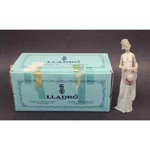 Lladro 5597 5.597 Summer Soiree Porcelain Figurine "Lady Waiting" With Box - Picture 1 of 11