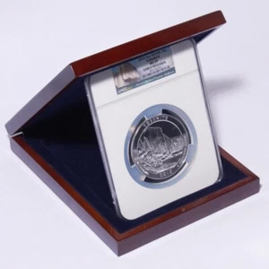 2010 Silver 5oz America the Beautiful Yosemite NGC MS69 Early Releases - Picture 1 of 4