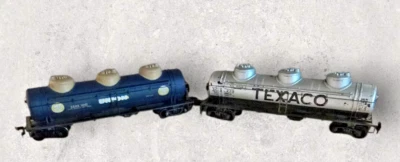 Vintage HO Lot of 2 3 Dome Tank Cars  Union 76 Texaco Sprung Trucks Ready To Run - Image 1 of 4
