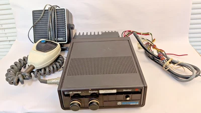 Radio Motorola MAXAR 80 con configuración de PA excelente usada - sin probar Foto 1 de 4