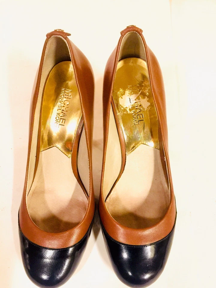 Zapatos de salón Michael Kors para mujer 7 M dos tonos sin cordones de tacón de gatito negros y marrones Foto 1 de 4