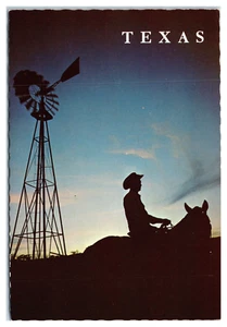 Postal de vaquero a caballo molino de viento en rancho de Texas al anochecer - Imagen 1 de 2