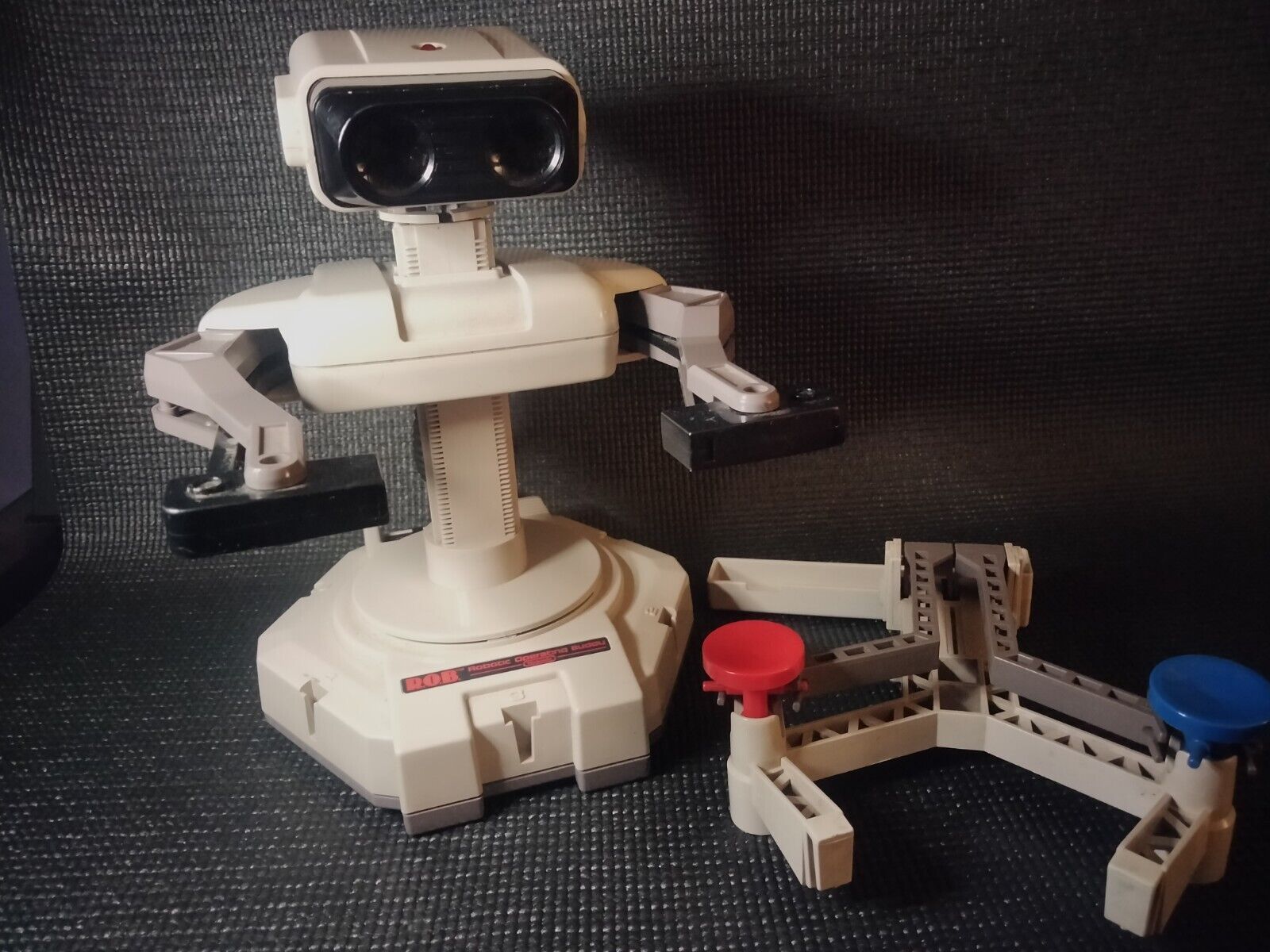 Nintendo NES R.O.B. Rob the Robot-Robotic Operating Buddy Original 1985 Working 