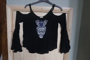 Hollister cotton top with white embroidery size xs - Picture 1 of 4