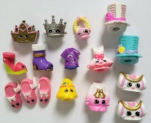 Konvolut 16 SHOPKINS Figuren Kleidung, Kleid, Pullover, Schuhe, Handtasche & Zubehör  - Bild 1 von 2