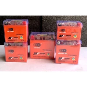 batteria outdo con spia test GEL HUSQVARNA SM125S 125 10 - Foto 1 di 1