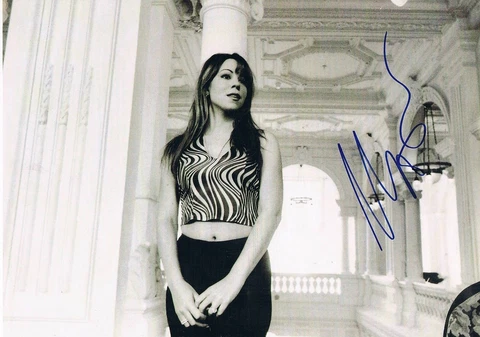 Mariah Carey 1970- genuine autograph signed 8"x12" magazine picture US singer Cover