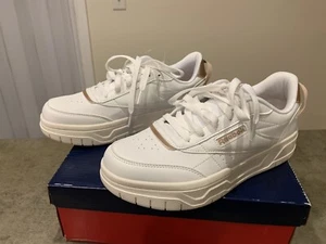 Women's Reebok Classics Chalk Casual Lace-Up Shoes Sz 6 White/Rose/Gold - Picture 1 of 7