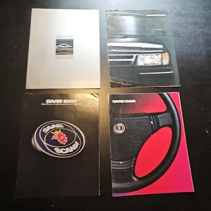 Lotto 4 Brochure Vintage 1985 86 87 88 Saab Originali Rivenditore Auto Catalogo  - Foto 1 di 9