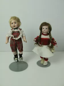 Muñecas de porcelana niño en patines y niña con ropa - Imagen 1 de 11