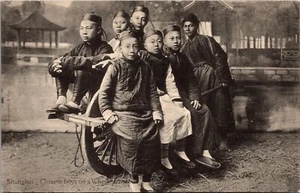 Shanghai China chinesische Jungen sitzen auf einer Schubkarre Vintage Postkarte - Bild 1 von 2