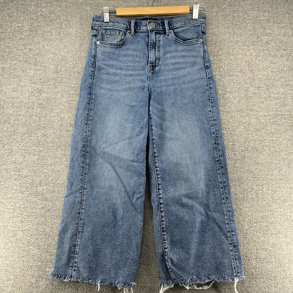 Pantalones de mezclilla Banana Republic tiro alto pierna ancha talla 28 Petite dobladillo crudo Foto 1 de 4