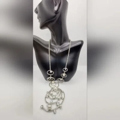 Collar Galaxy Statement! Con perlas de imitación blancas y cristales arremolinados 16-18"  Foto 1 de 4