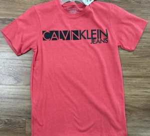 Calvin Klein Jeans Jungen rotes Shirt Größe M (10/12) grafisches T-Shirt schwarz geschriebenes Logo - Bild 1 von 5