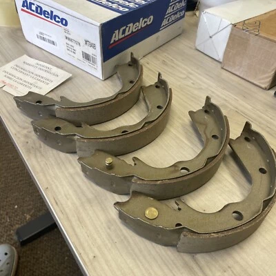 Zapatas de freno de estacionamiento traseras para Honda Pilot 2003-2008 ACDelco doradas Foto 1 de 4