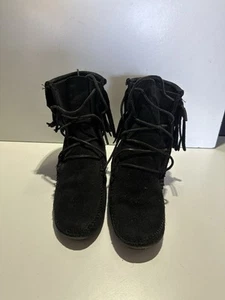 Minnetonka Bootie Women's 6 Black Suede Back Zip -rubber Sole - Picture 1 of 10