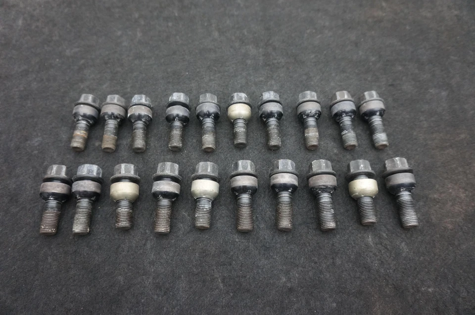 Juego de 20 tuercas de llanta de rueda tuerca perno OEM Porsche Panamera GTS 970 2010-16 Foto 1 de 4