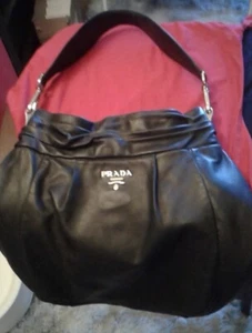 SEHR SCHÖNE und SÜSSE SCHWARZE LEDERHANDTASCHE VON PRADA - SELTEN mit ECHTHEITSKARTE - Bild 1 von 14