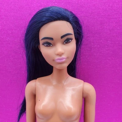  Muñeca Barbie Fashionistas #143 - Pelo azul oscuro, 11"  Foto 1 de 4