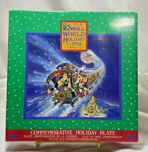 NUEVO Plato conmemorativo de vacaciones 1994 The Disney Store It's A Small World Holiday - Imagen 1 de 4