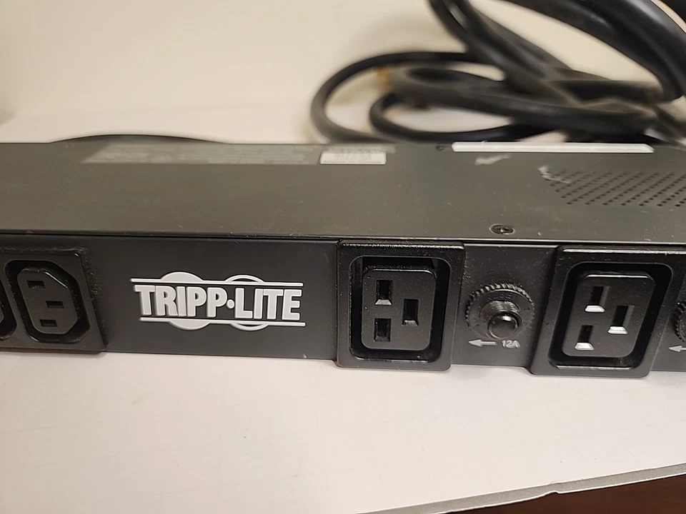 Tripp-lite Basic PDU, 30 A, 20 outlet with 16 c13 & 4 c19- 200/208/240V, L6 30 P - Image 1 of 4