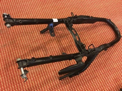 03-10 Honda ST1300 ABS Subchasis trasero asiento riel jaula recto Foto 1 de 4