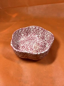 Roseville OH Spongeware Pottery Pink White Petal Shaped Gerald Henn Workshop I3 - Picture 1 of 6