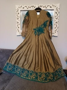 Neu Damen 2-teilig Bronze/Gedämpft Gold Stickerei Indianer Anzug Kleid & Schal Größe M/L - Bild 1 von 7