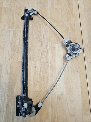 89-98 Geo Tracker Suzuki Sidekick Passenger Door Manual Window Regulator 2 Door - Image 1 of 4