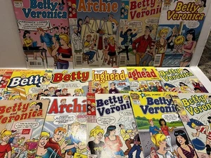 Lotto di 16 fumetti Archie, Hughes’s, Betty e Veronica anni 2000 LEGGI - Foto 1 di 16