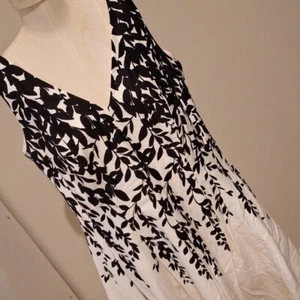 Lauren Ralph Lauren Damen schwarz weiß geblümt Gr. 14 W Partykleid ausgestellter Rock V-Ausschnitt - Bild 1 von 11