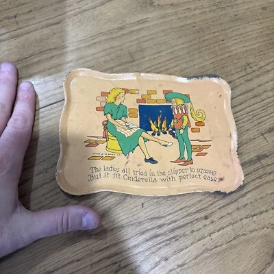 Bandeja de lata de arte vintage rara de Disney Cenicienta Ohio de un juego de té Foto 1 de 4