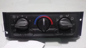 01 CHEVROLET IMPALA CLIMATE Controller 10447471 - Picture 1 of 6
