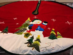 Gonna Albero di Natale Velluto Babbo Natale Scena Applique 48” Rosso - Foto 1 di 6